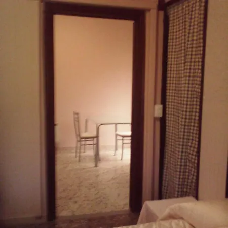 Domus Paris Homestay Tivoli